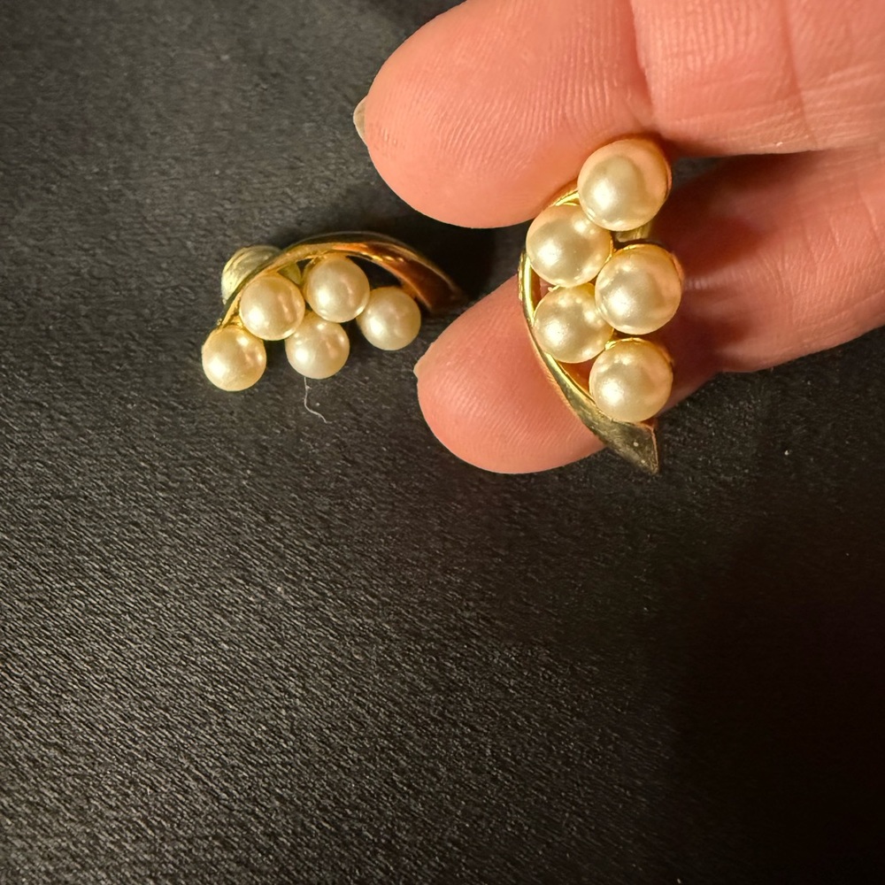 Elegant Gold and Pearl Earrings